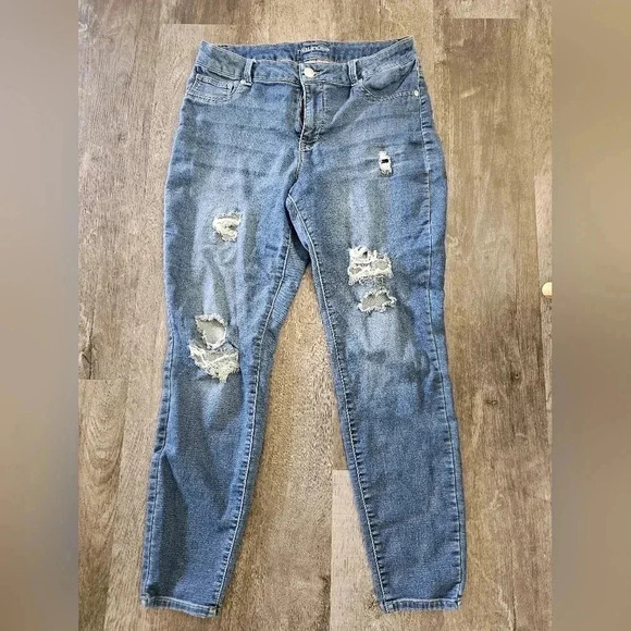 Maurices High Rise Skinny Distressed Jeans‎ Plus Size 14W - Picture 2 of 7